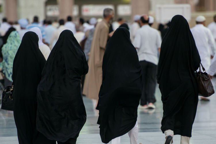 Kesalahan Umum yang Sering Dilakukan Perempuan Selama Umroh